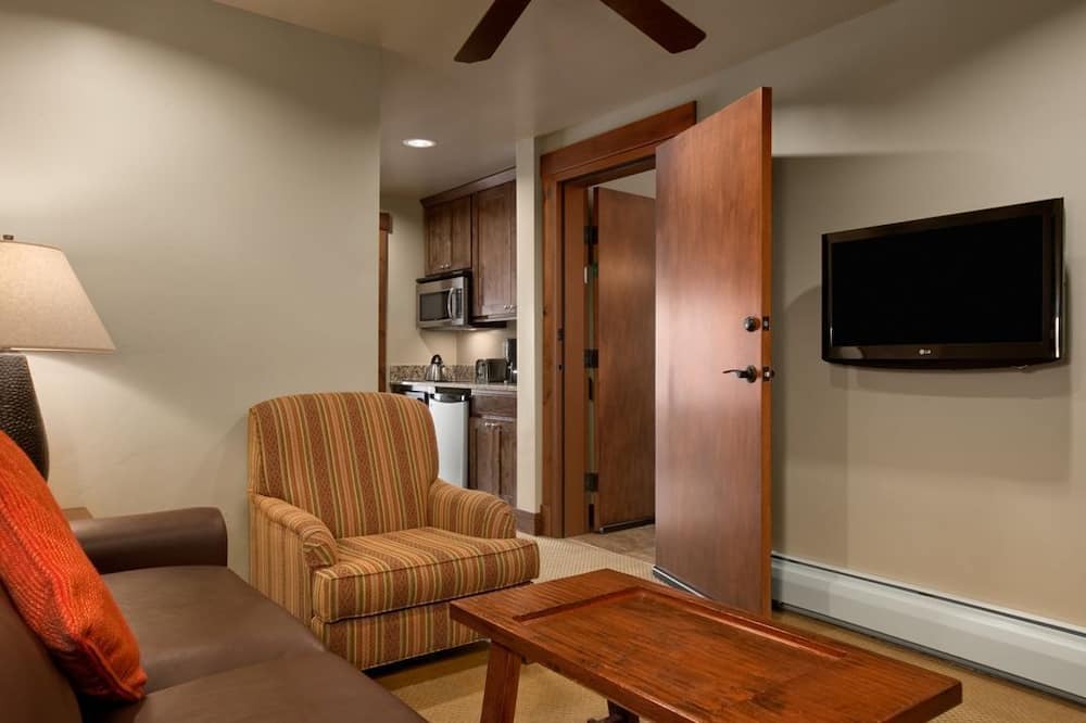 Photo of Livingroom in Boulder Ridge