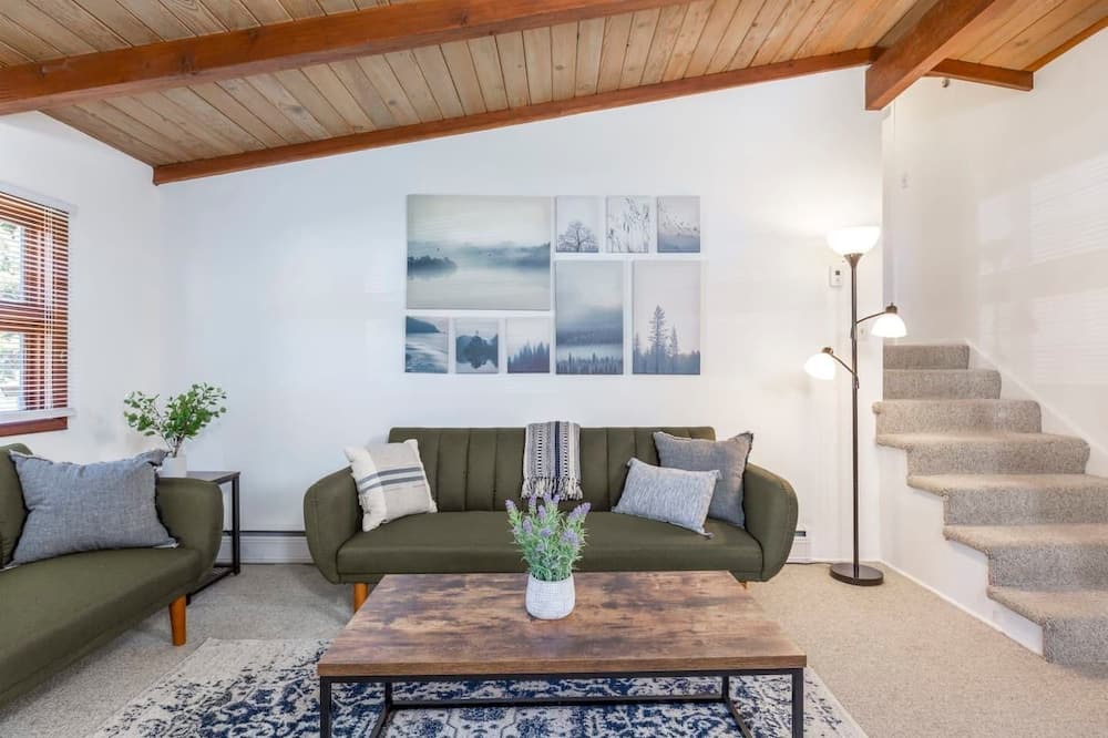 Photo of Livingroom in Downtown