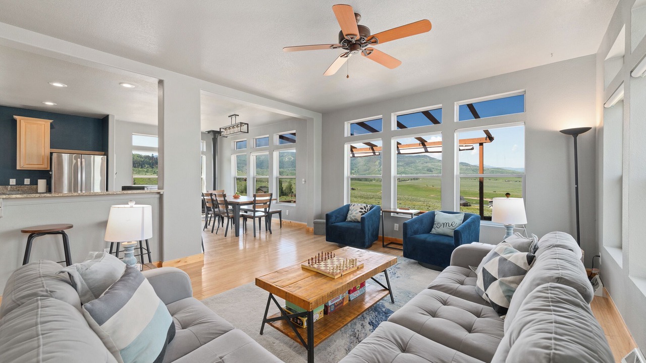 Photo of Livingroom in Oak Creek