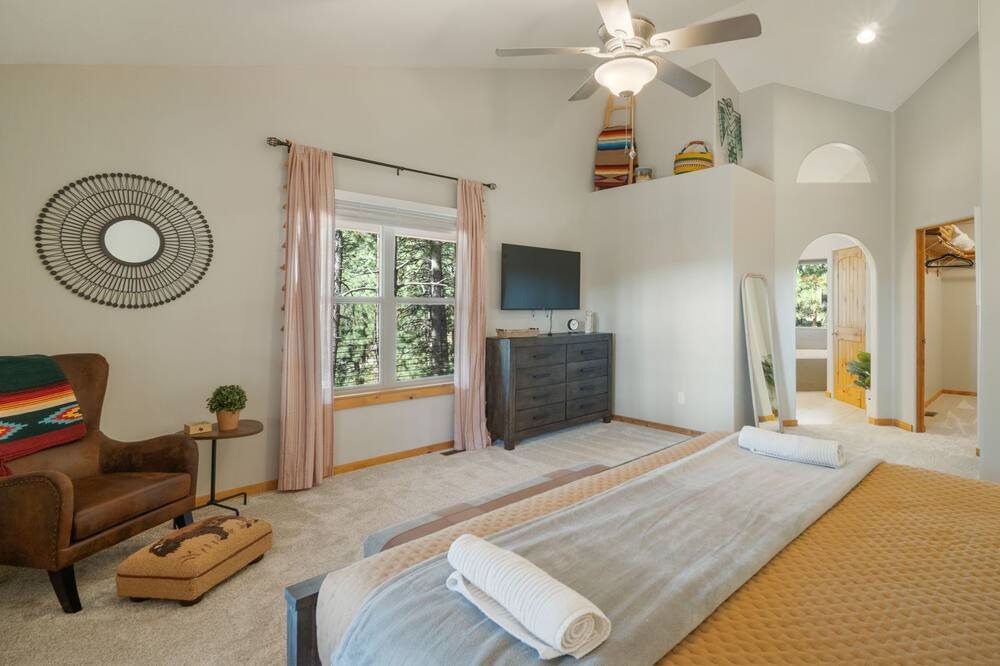 Photo of Bedroom in Forest Lakes