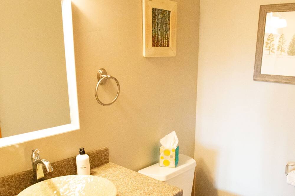 Photo of Bathroom in Forest Lakes