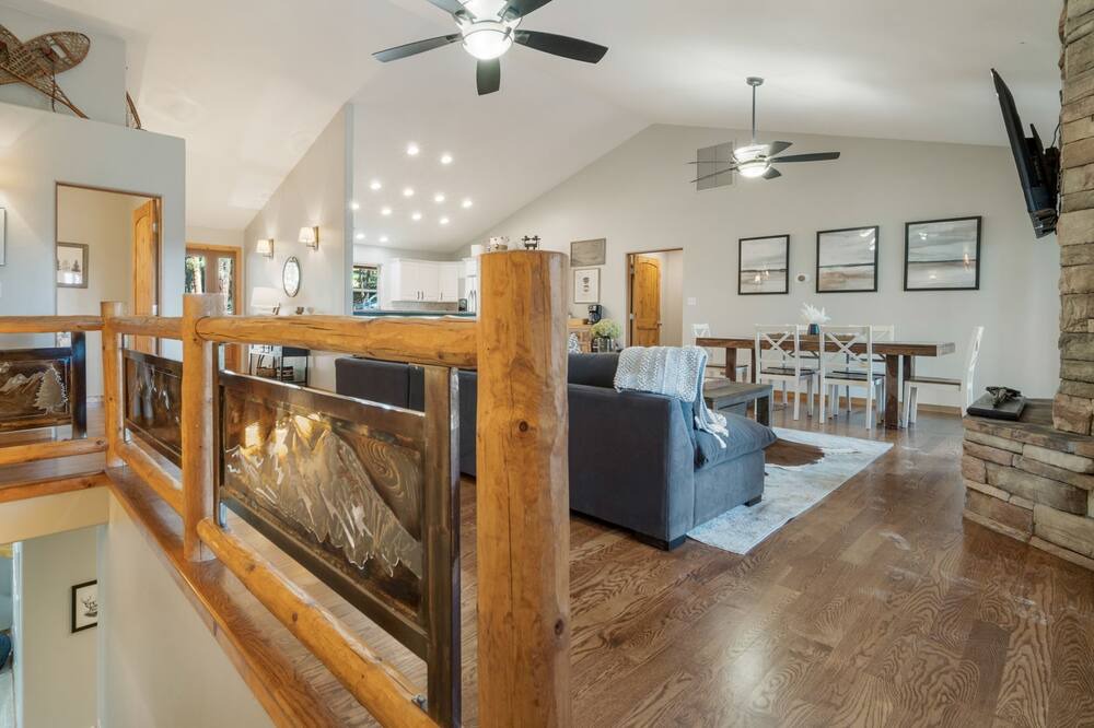 Photo of Bedroom in Forest Lakes