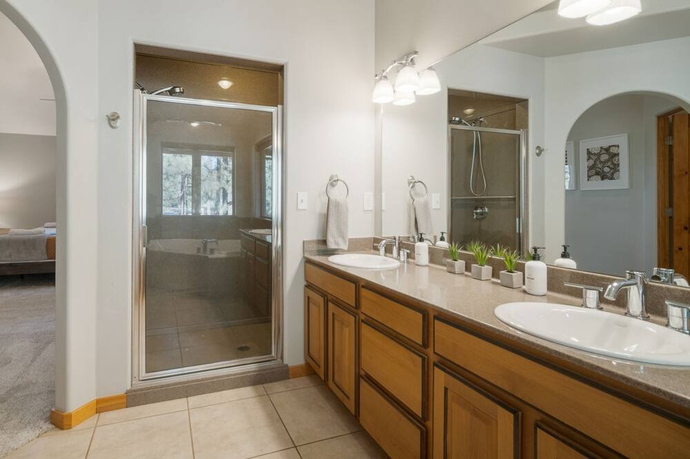 Photo of Bedroom in Forest Lakes