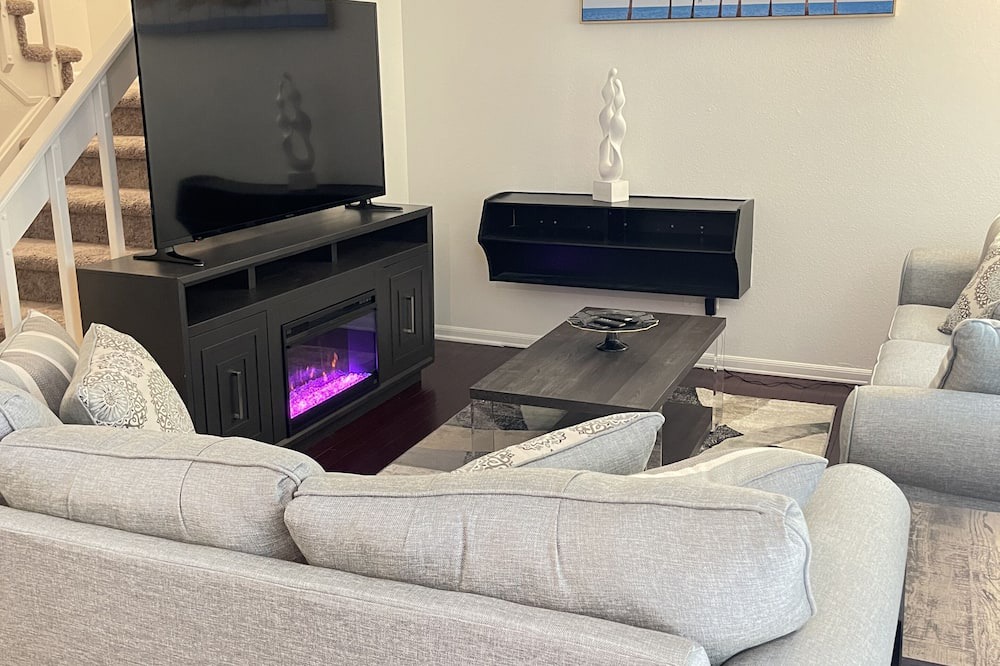 Photo of Livingroom in Dam East - West
