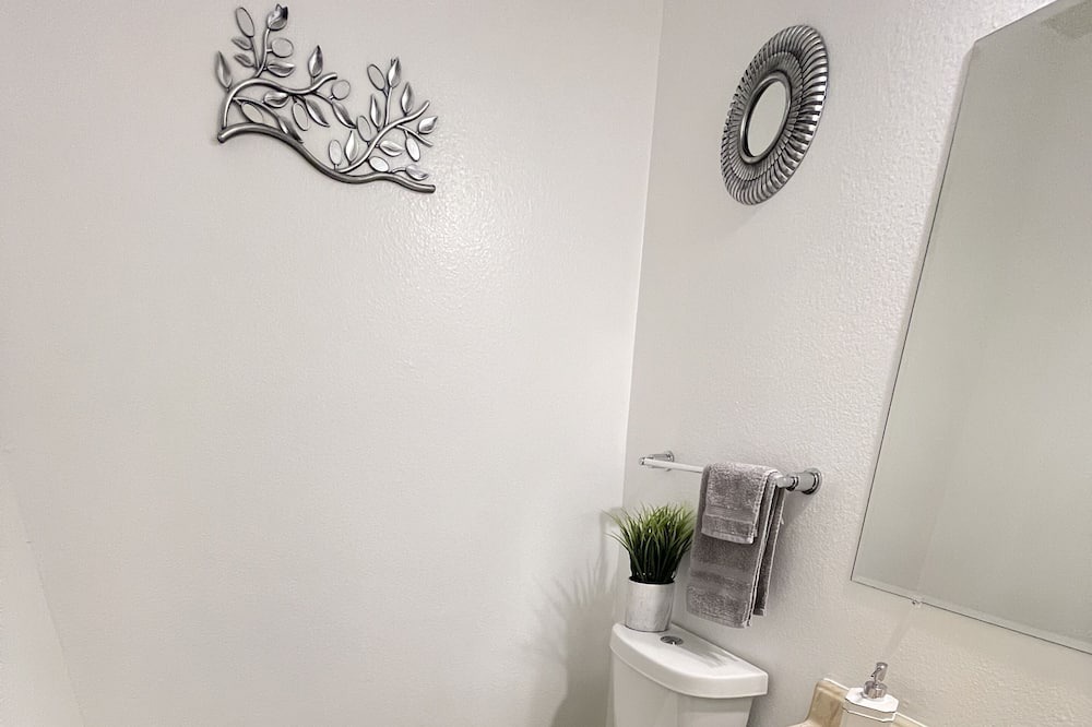 Photo of Bathroom in Dam East - West