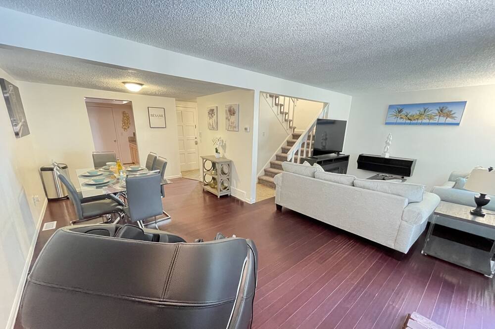 Photo of Livingroom in Dam East - West