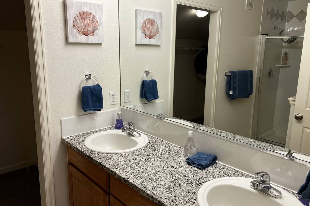 Photo of Bathroom in Glenwood Grove - North Iris