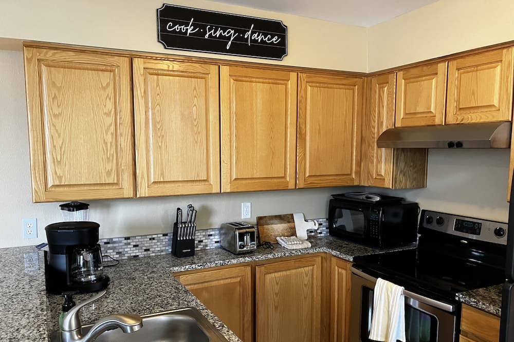 Photo of Kitchen in Glenwood Grove - North Iris
