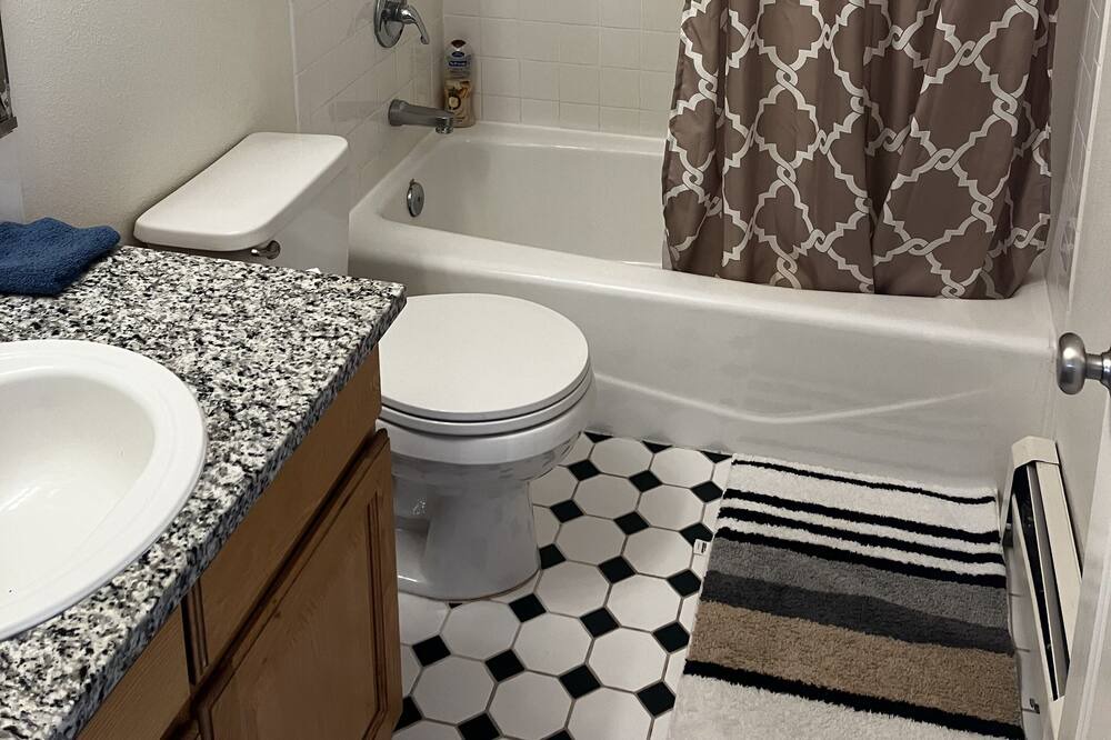Photo of Bathroom in Glenwood Grove - North Iris