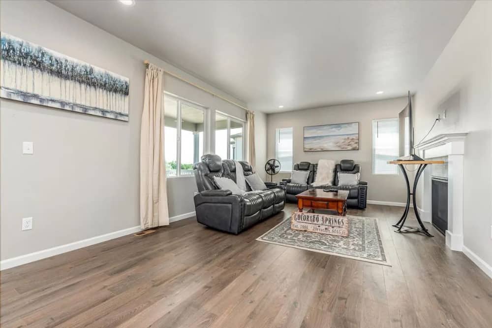 Photo of Livingroom in Thornton
