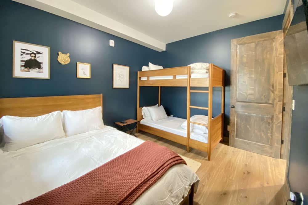 Photo of Bedroom in Lakeside Village