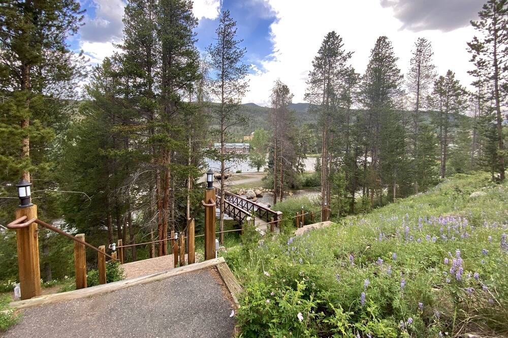 Photo of Outdoor in Lakeside Village