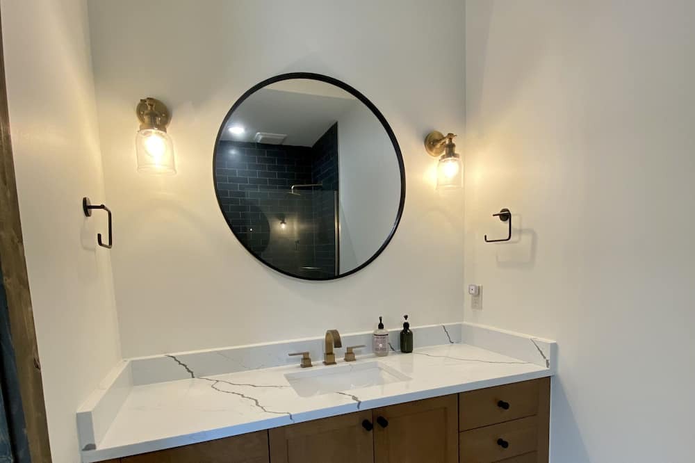 Photo of Bathroom in Lakeside Village