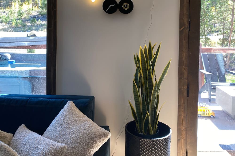 Photo of Livingroom in Lakeside Village