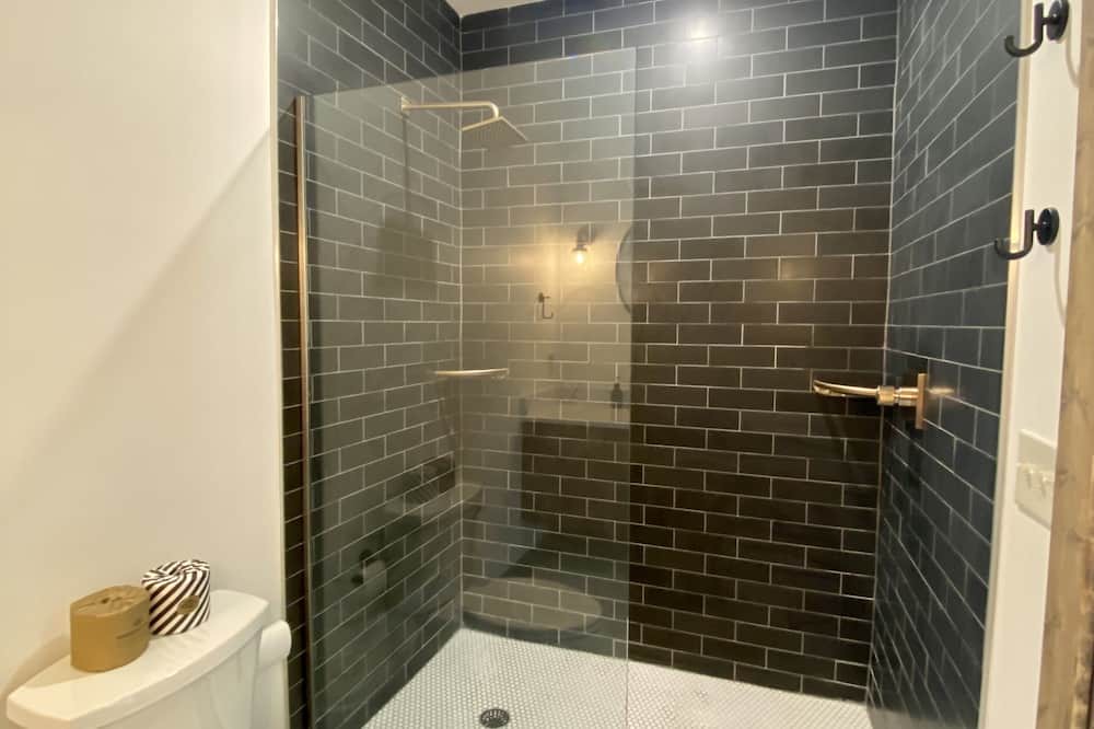 Photo of Bathroom in Lakeside Village