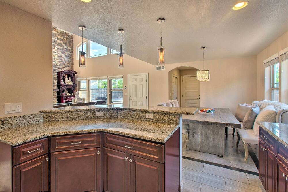 Photo of Kitchen in College View