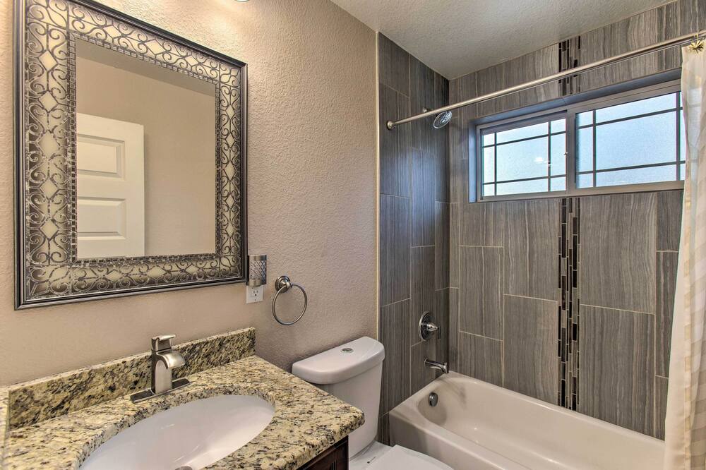 Photo of Bathroom in College View