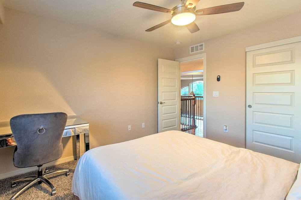 Photo of Bedroom in College View