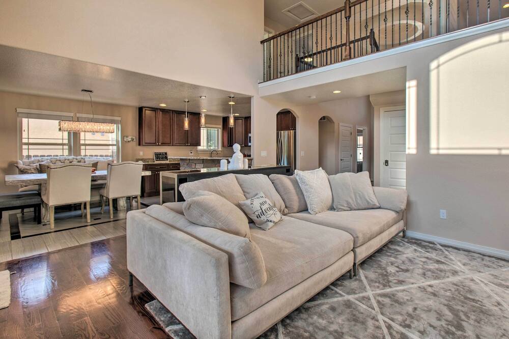 Photo of Livingroom in College View