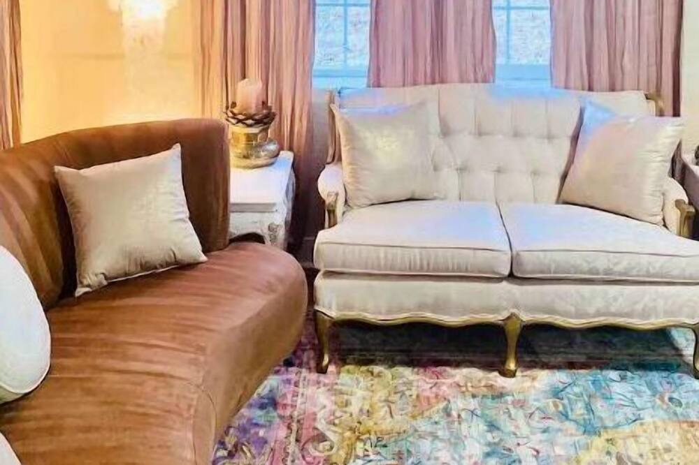 Photo of Livingroom in Berkley
