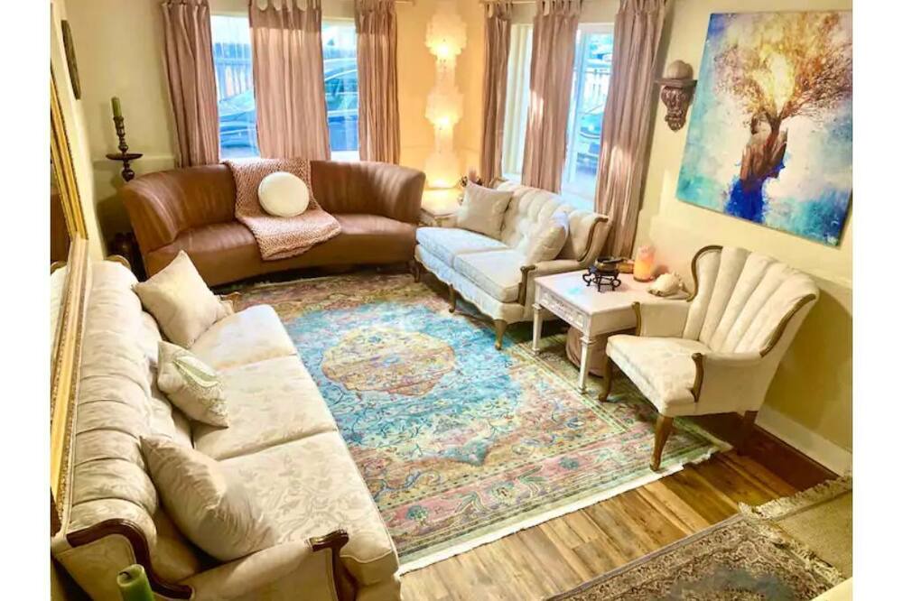 Photo of Livingroom in Berkley