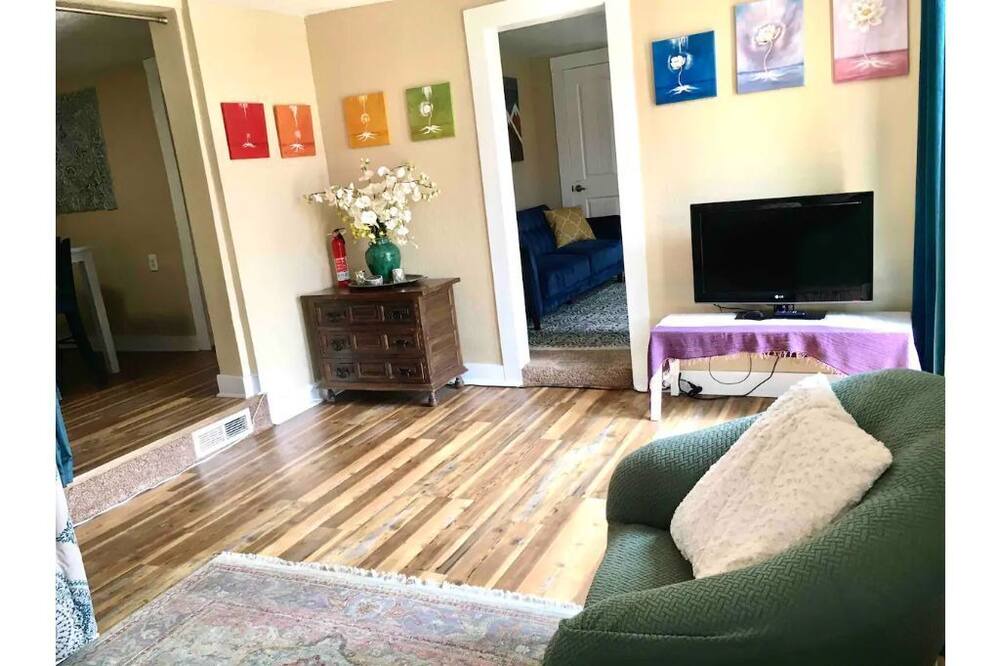 Photo of Livingroom in Berkley