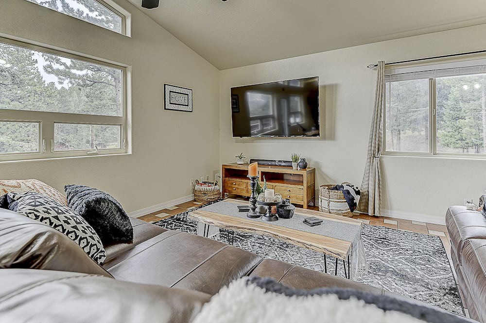 Photo of Livingroom in Woodland Park