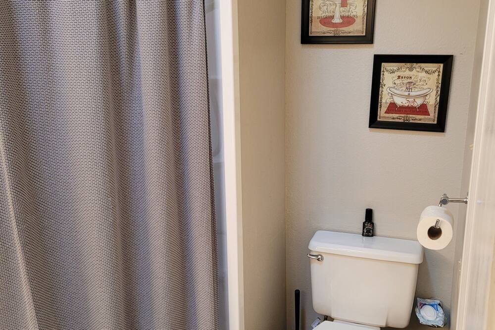 Photo of Bathroom in Cheyenne Meadows