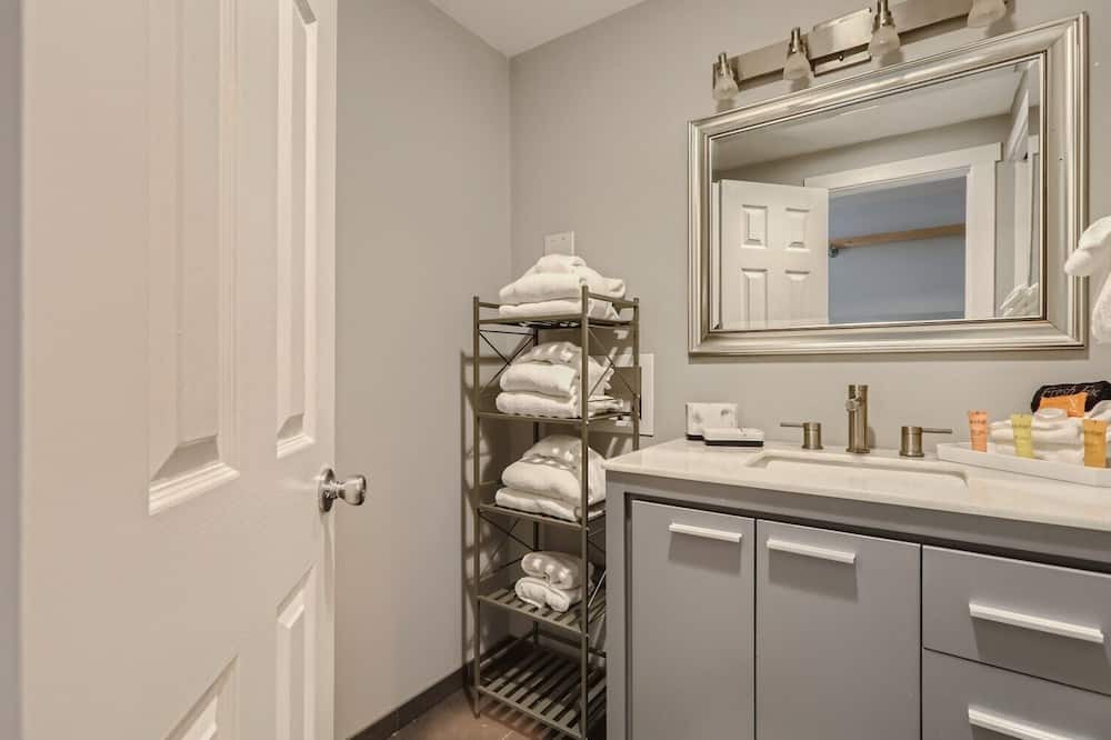 Photo of Bathroom in Boulder Ridge