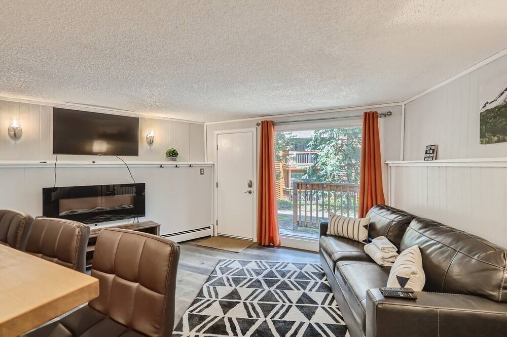 Photo of Livingroom in Boulder Ridge