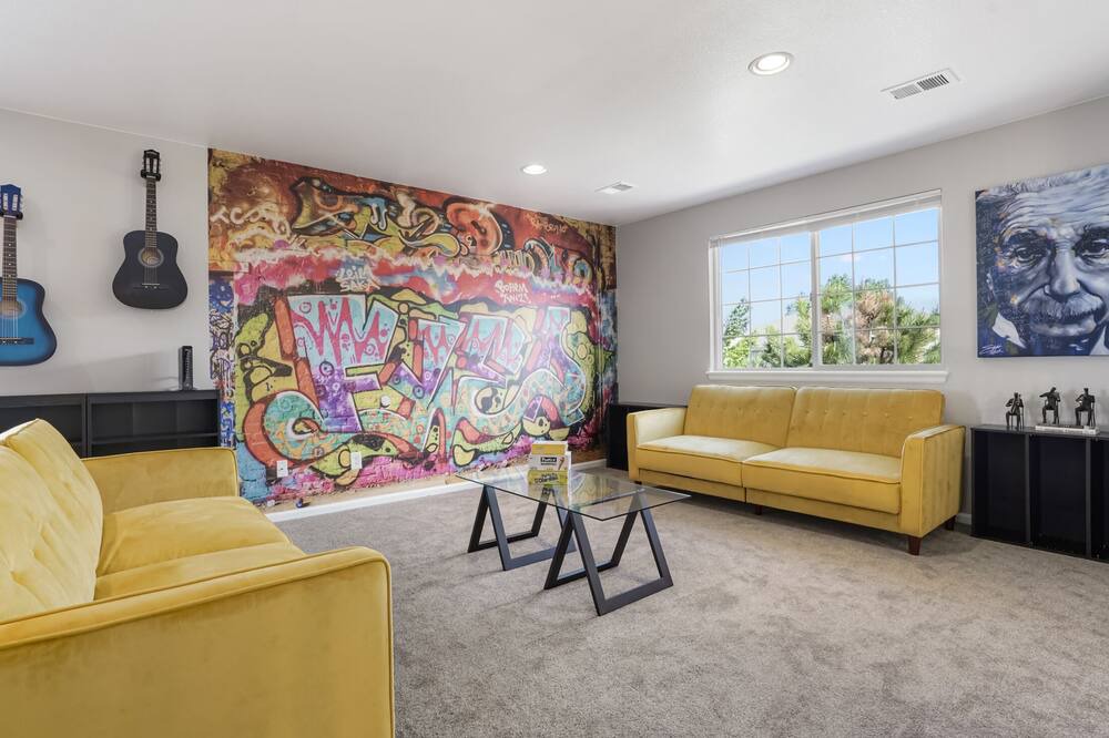 Photo of Livingroom in Castle Rock