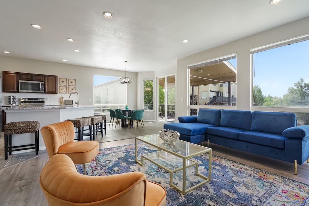 Photo of Livingroom in Castle Rock