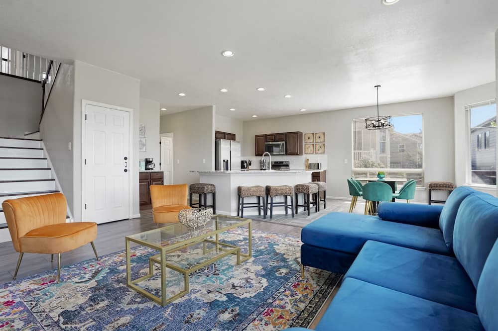 Photo of Livingroom in Castle Rock