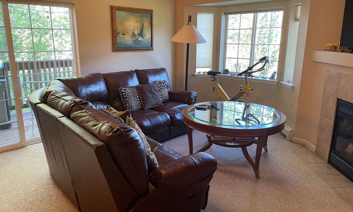 Photo of Livingroom in Edwards
