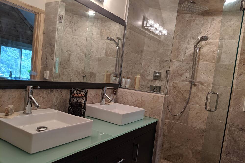 Photo of Bathroom in Glacier View Meadows