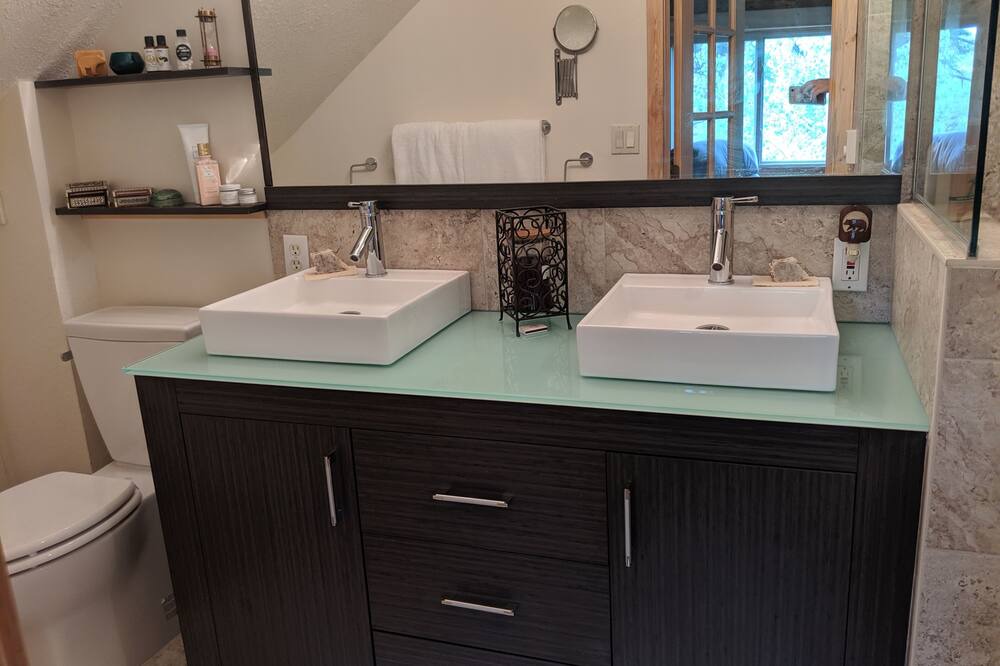 Photo of Bathroom in Glacier View Meadows