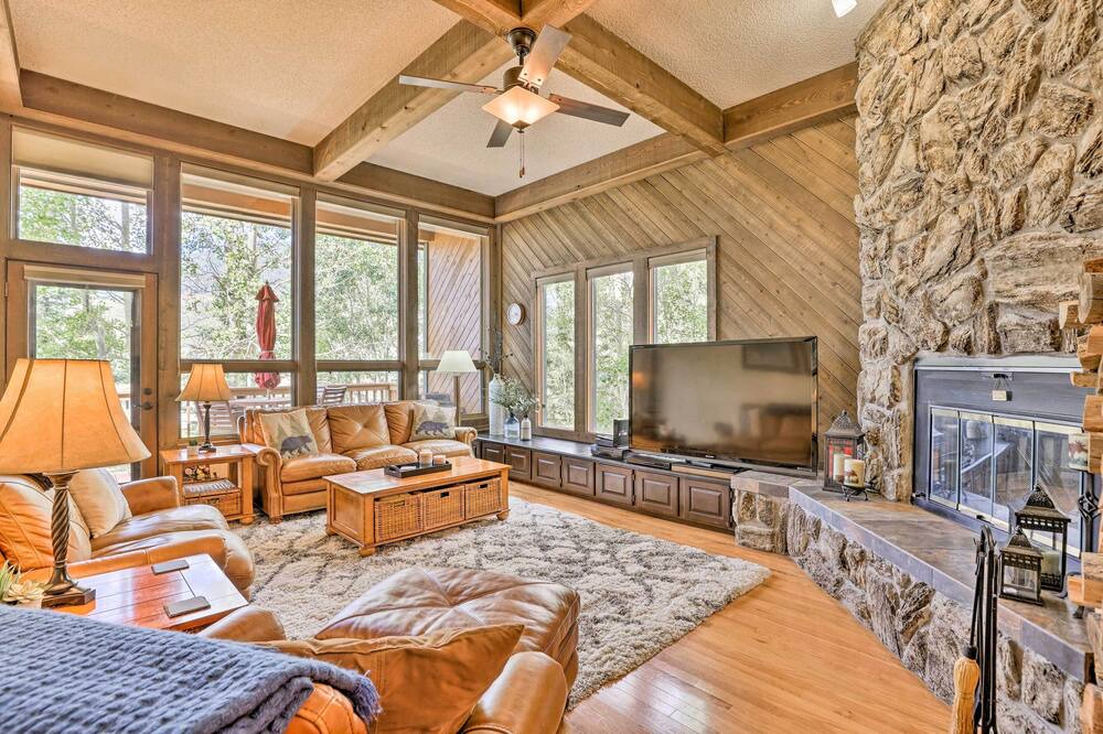 Photo of Livingroom in Summit Cove
