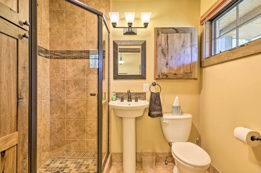 Photo of Bathroom in Summit Cove