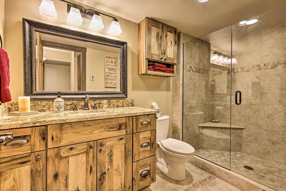 Photo of Bathroom in Summit Cove