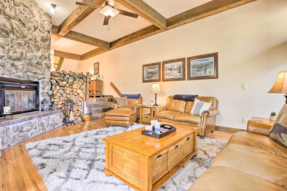 Photo of Livingroom in Summit Cove