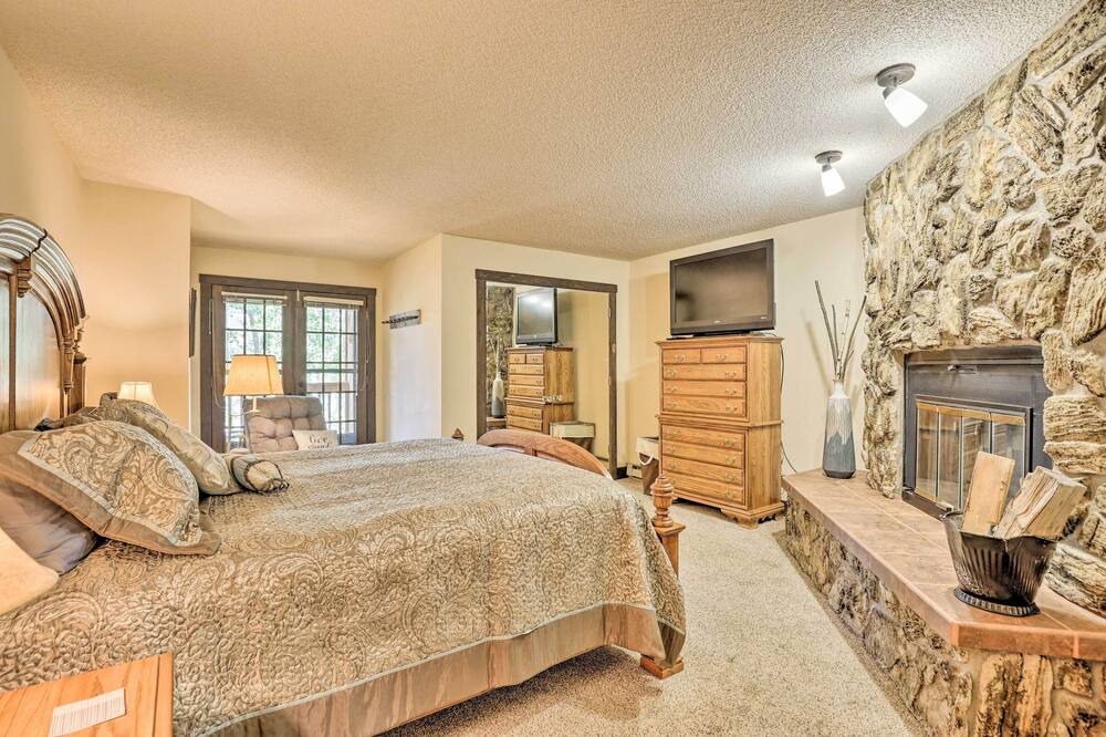 Photo of Bedroom in Summit Cove