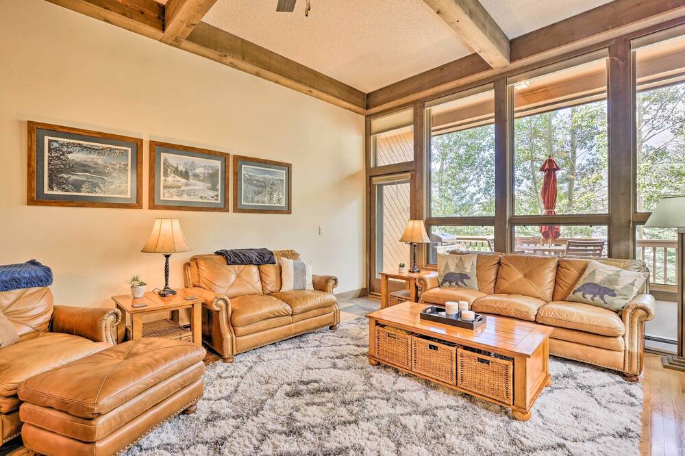 Photo of Livingroom in Summit Cove