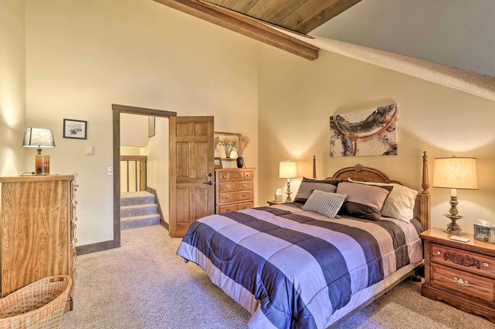 Photo of Bedroom in Summit Cove