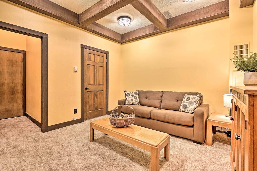 Photo of Livingroom in Summit Cove