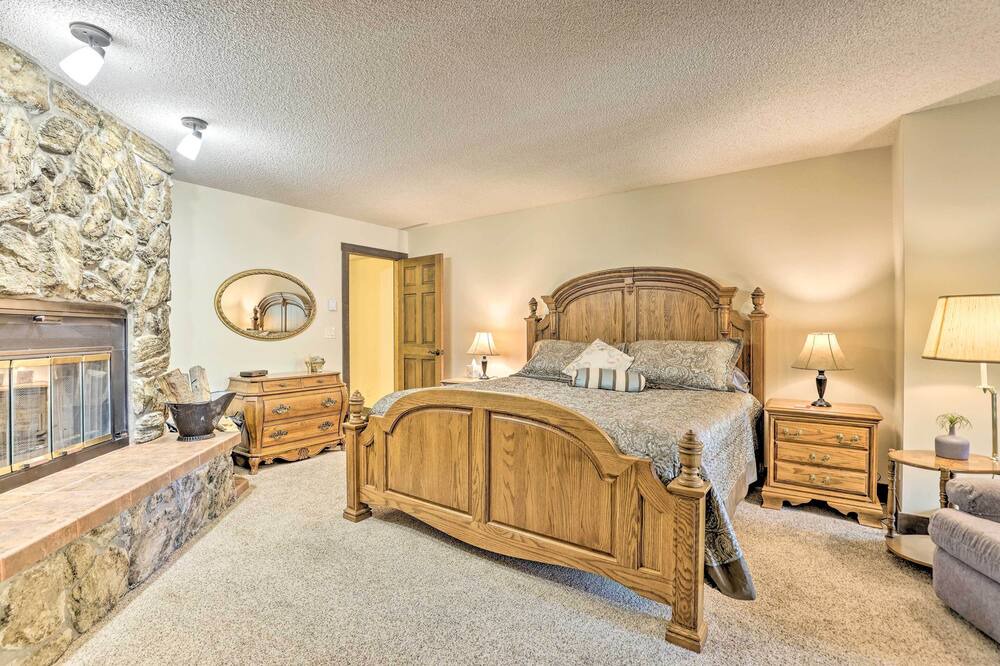 Photo of Livingroom in Summit Cove