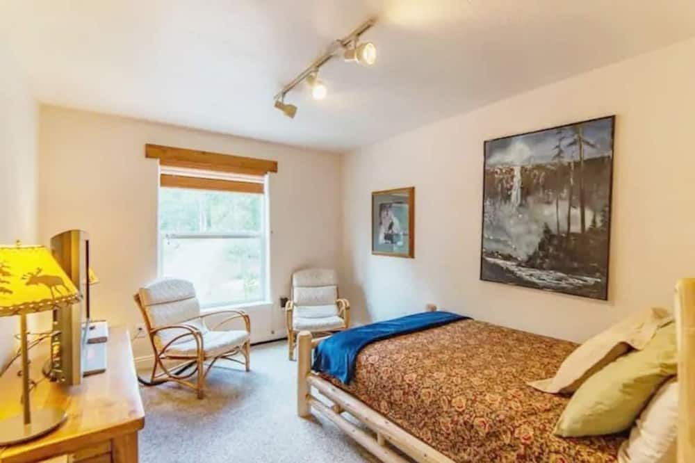 Photo of Bedroom in Valley of the Sun