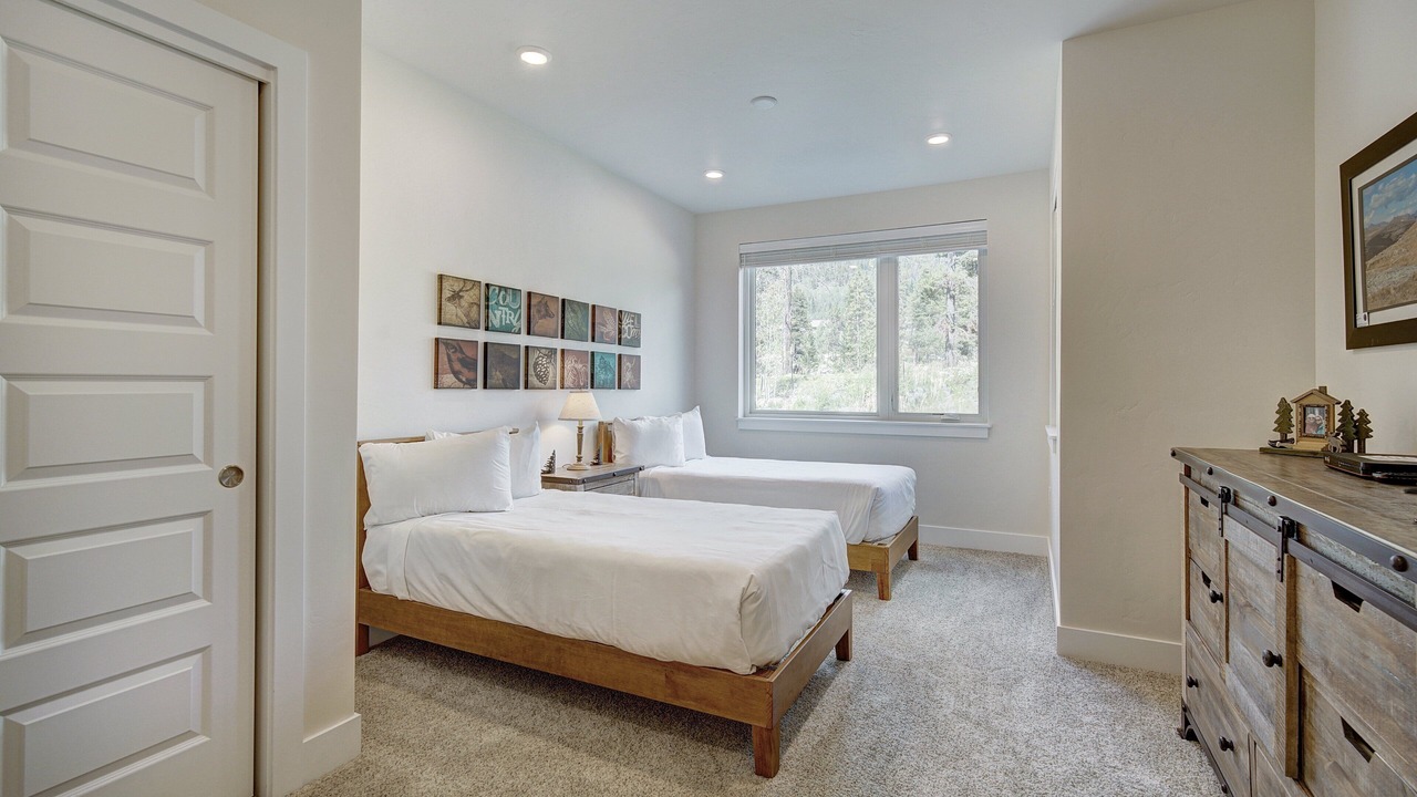 Photo of Bedroom in Lakeside Village