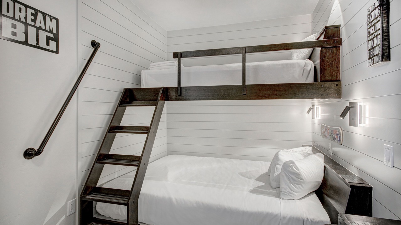 Photo of Bedroom in Lakeside Village