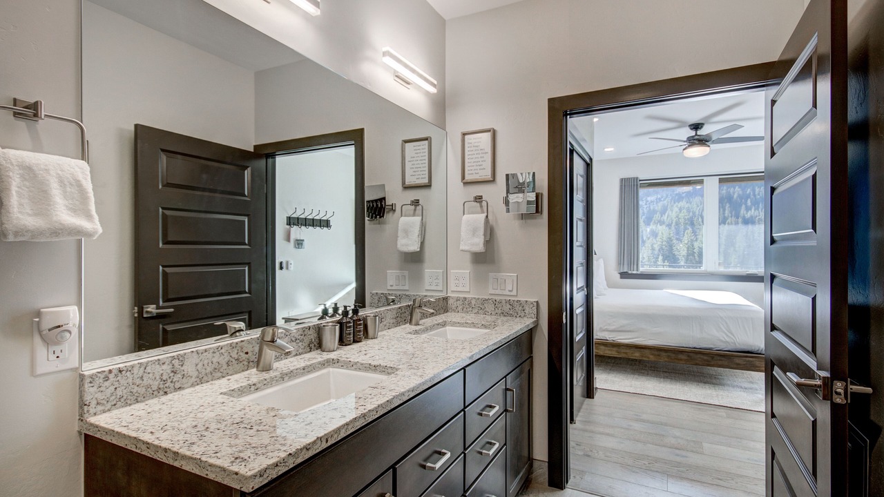 Photo of Bathroom in Lakeside Village