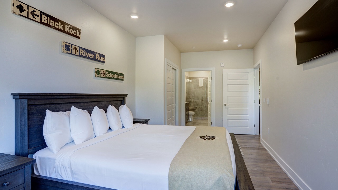 Photo of Bedroom in Lakeside Village